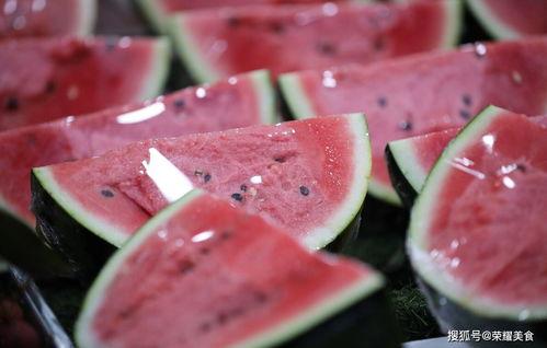 小暑人们吃瓜好处,小暑时节吃瓜的五大益处