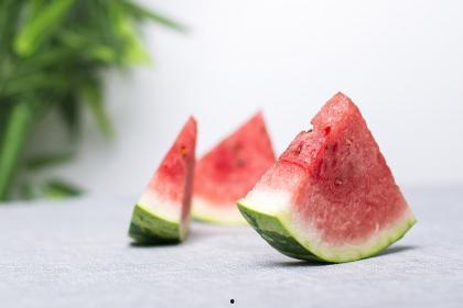 梦见偷了瓜吃西瓜,偷瓜吃瓜的奇幻之旅