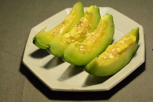 热拉怎么吃瓜,轻松解锁夏日消暑新姿势