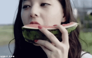 摇头吃瓜的妹子,揭秘当代女性的独特魅力  第3张